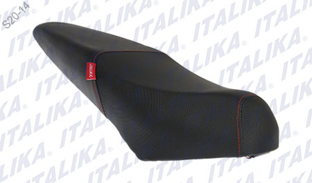 [F03010094] ASIENTO NEGRO COSTURAS ROJAS