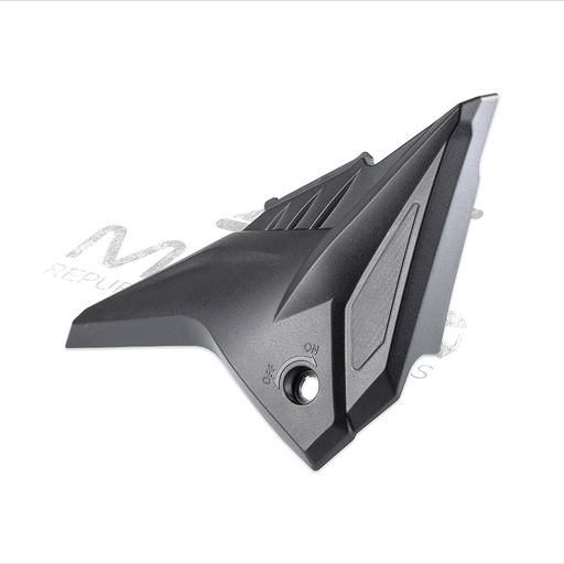 [F13011328] CUBIERTA LAT IZQ NEGRO MATE